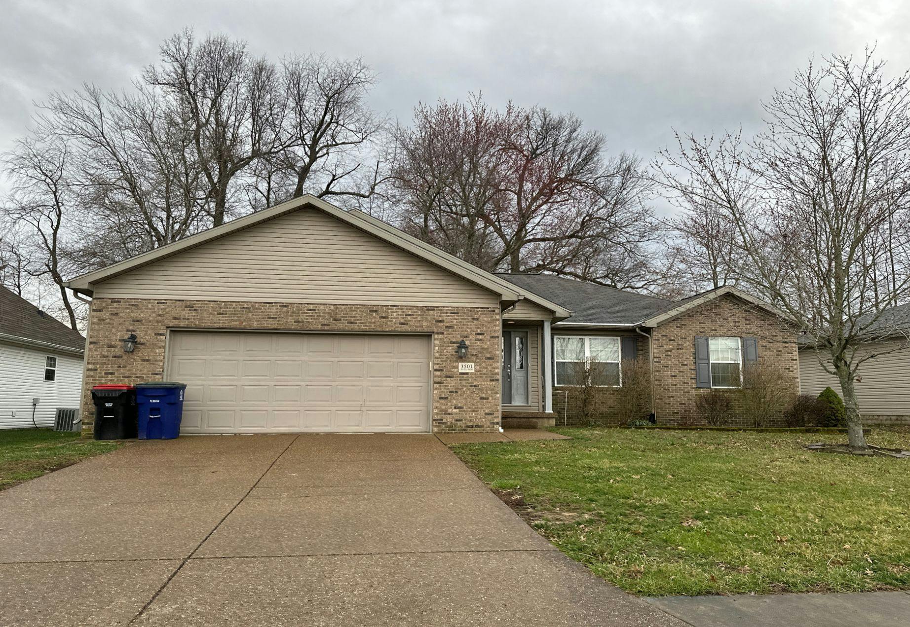 Crater Dr, Evansville, IN 47725