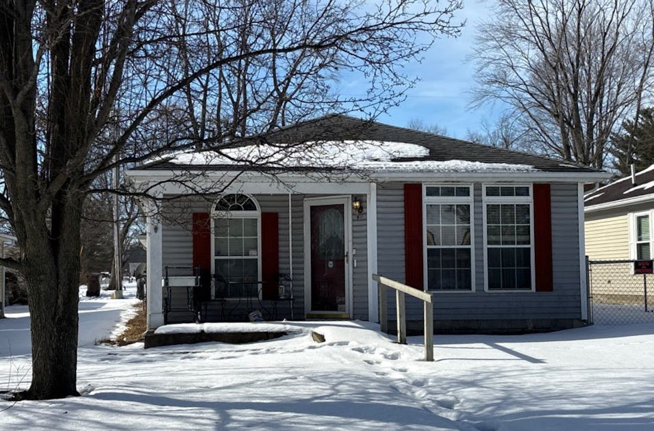 104 N Charles B Hall Dr Brazil, IN 47834, Clay County