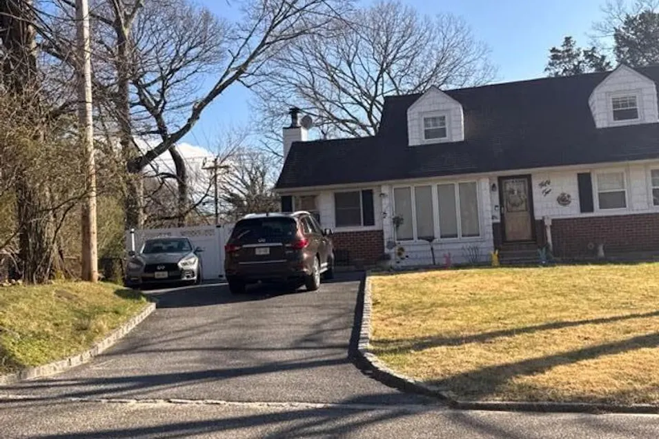 52 Crocus Lane Commack, NY 11725, Suffolk County