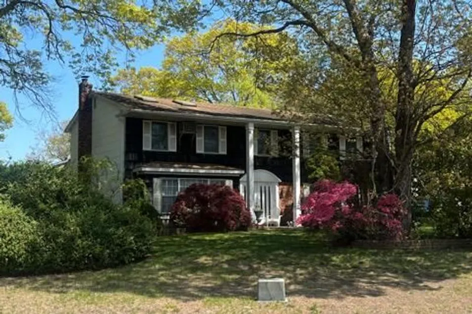 1 Ellen Court Lake Grove, NY 11755, Suffolk County