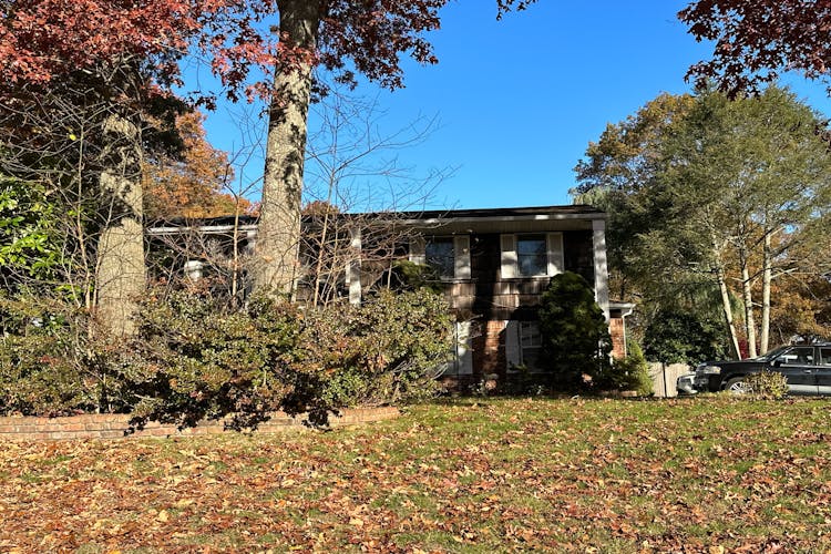 1 Ellen Ct Lake Grove, NY 11755, Suffolk County