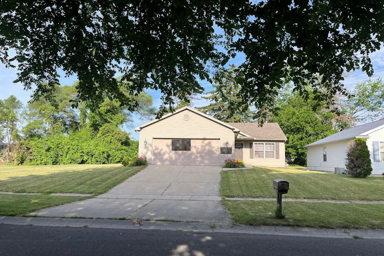 10 Dunderry Ln, Toledo, OH, 43615, USA