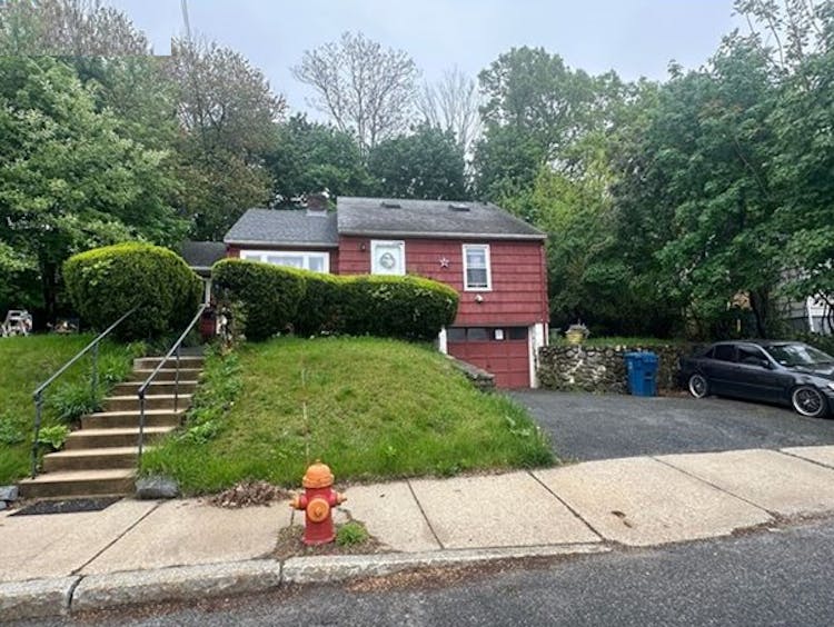 114 Byron Ave Lawrence, MA 01841, Essex County