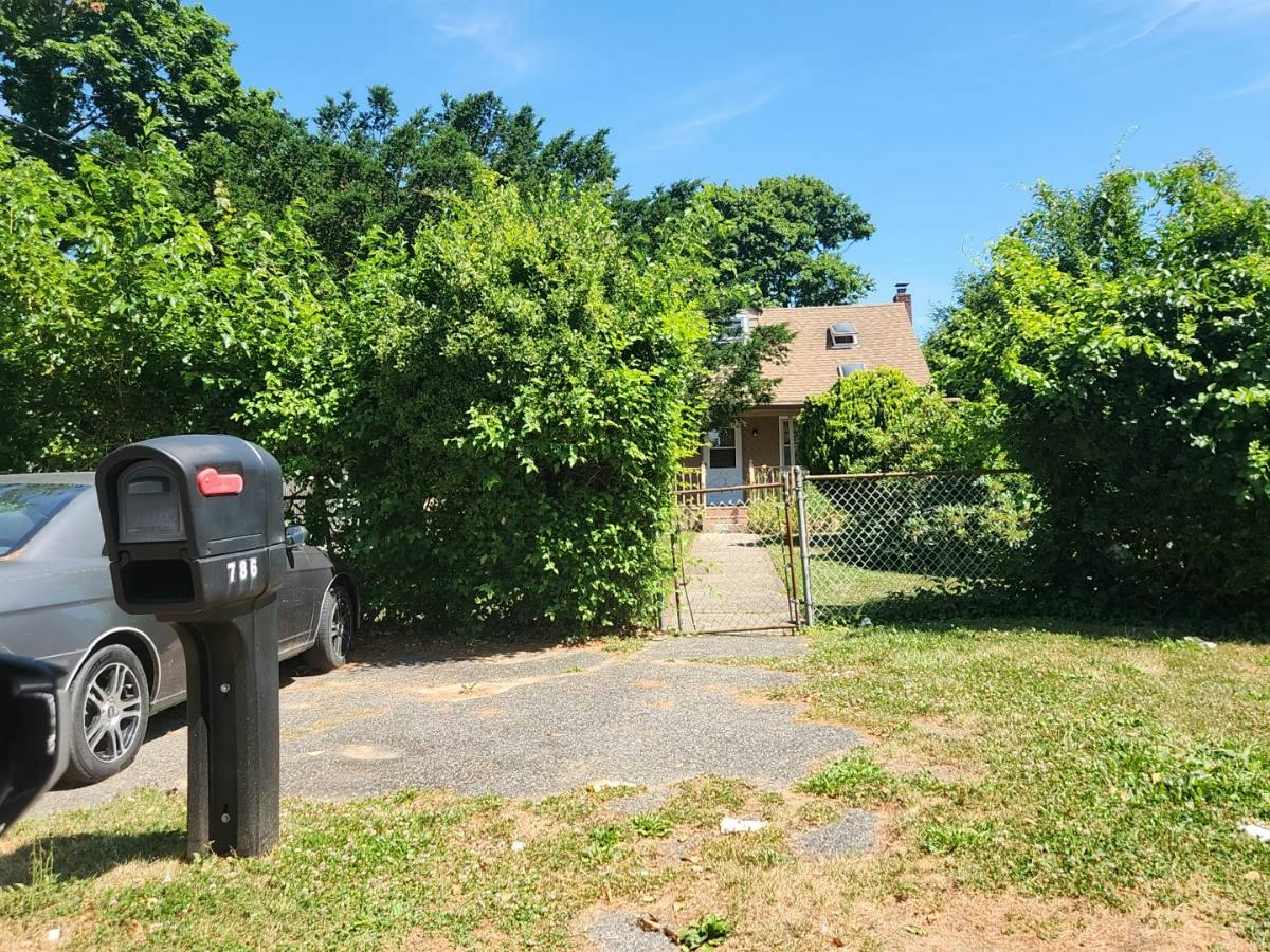 4th Ave, Bay Shore, NY 11706 #1