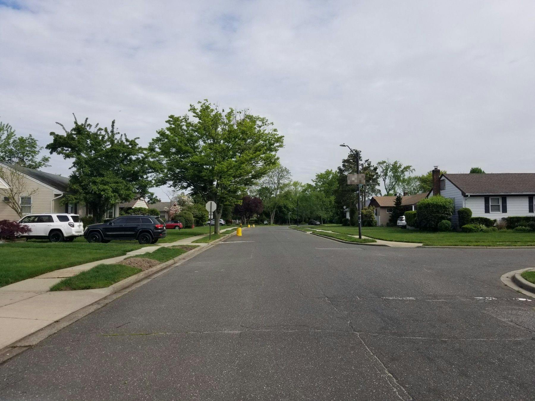 Hemlock Dr, Farmingdale, NY 11735