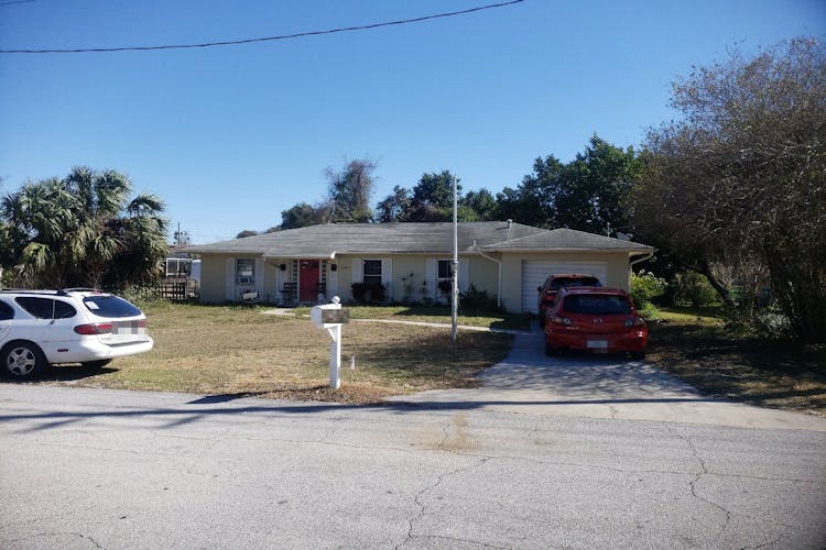 1047 Santa Clara Dr Deltona, FL 32738, Volusia County