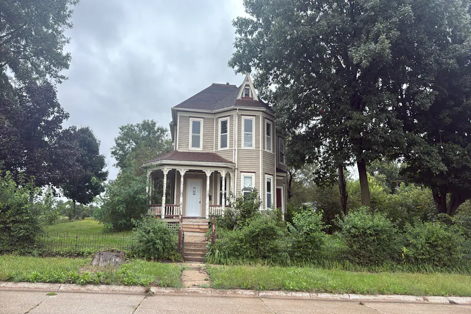 300 S East St Toledo, IA 52342, Tama County