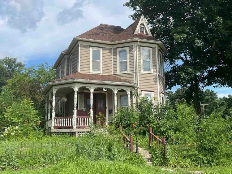 300 S East St Toledo, IA 52342, Tama County