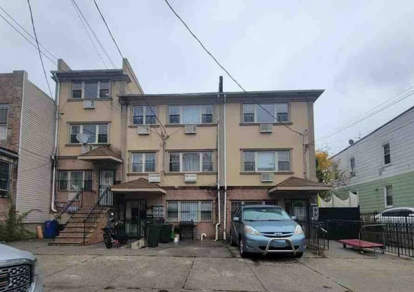 195e 40th St