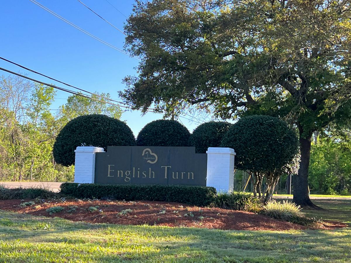 Pinehurst Dr, New Orleans, LA 70131