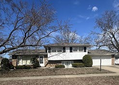 Cherry Dr, Glenwood, IL 60425