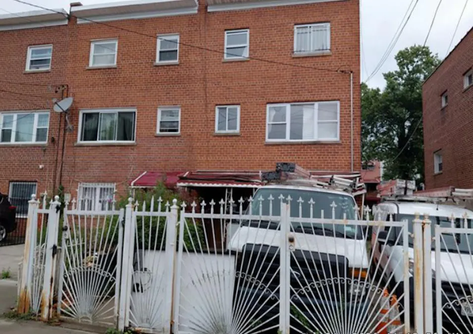 1037 East 219th Street Bronx, NY 10469, Bronx County