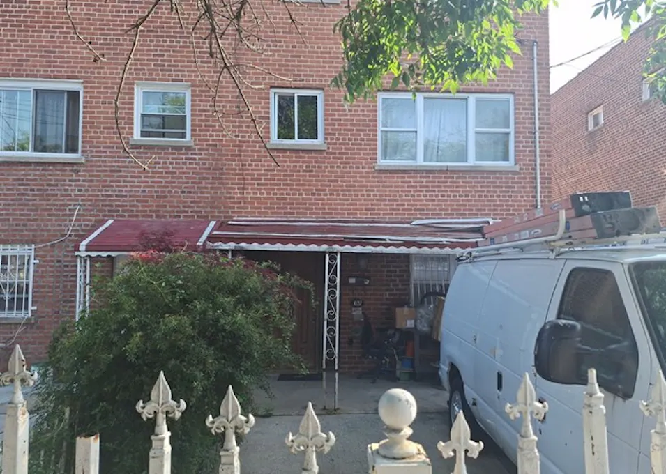 1037 East 219th Street Bronx, NY 10469, Bronx County
