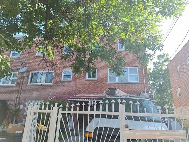 1037 East 219th Street Bronx, NY 10469, Bronx County