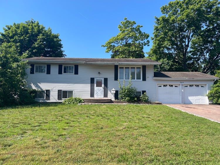 36 Clearview Dr Wheatley Heights, NY 11798, Suffolk County