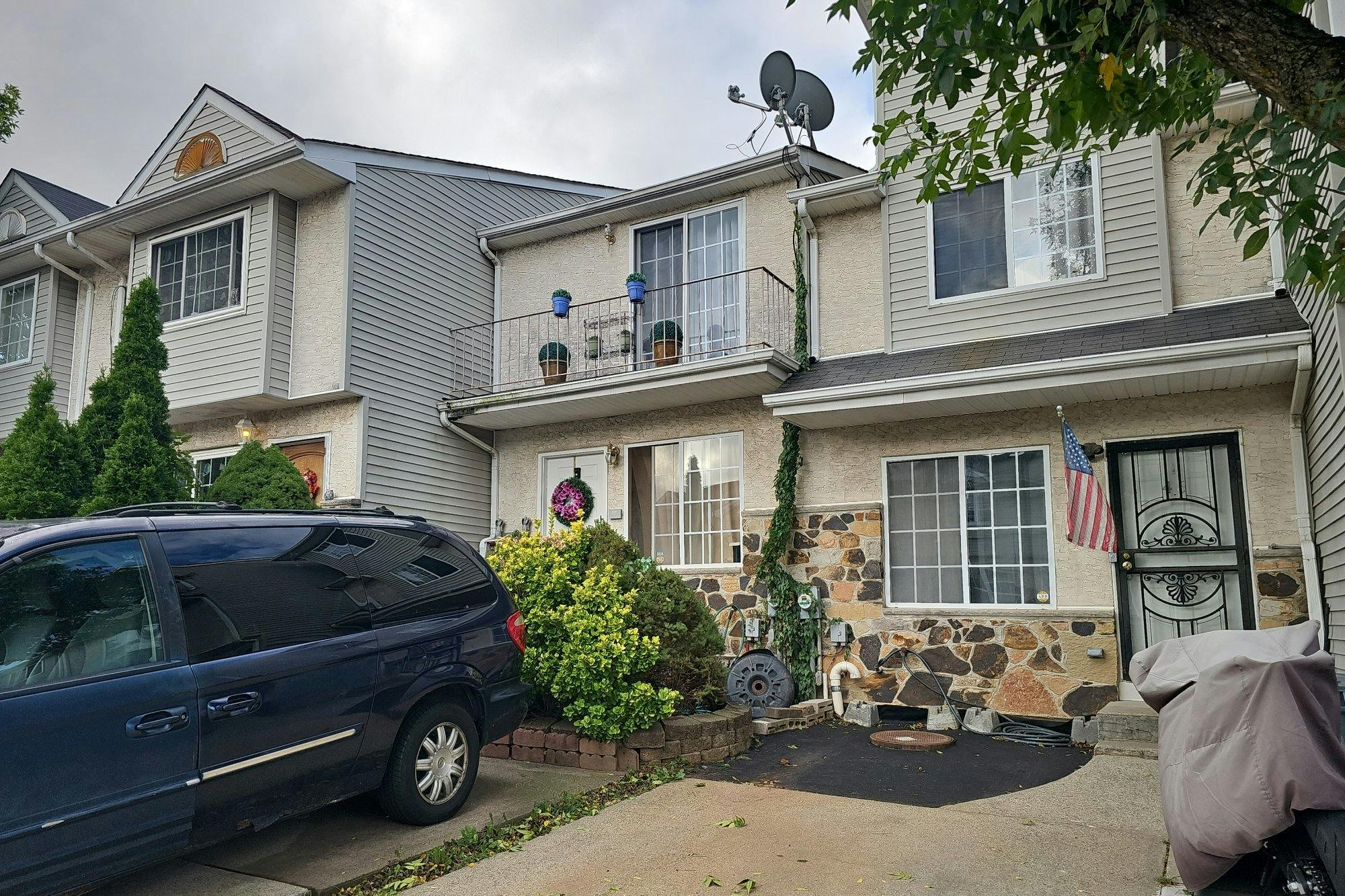 Studio Ln, Staten Island, NY 10304 #1