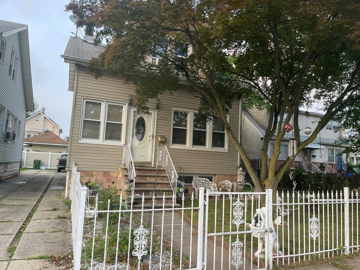 Laurita St, Linden, NJ 07036