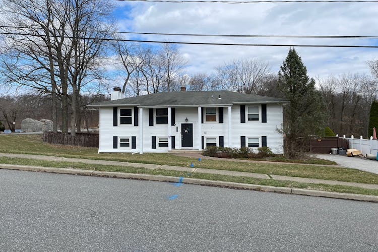 1 Mirror Pl, Oak Ridge, NJ, 07438, USA