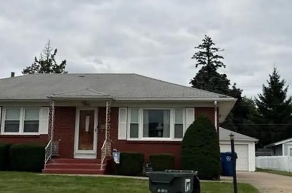 1824 W 36th St Davenport, IA 52806, Scott County