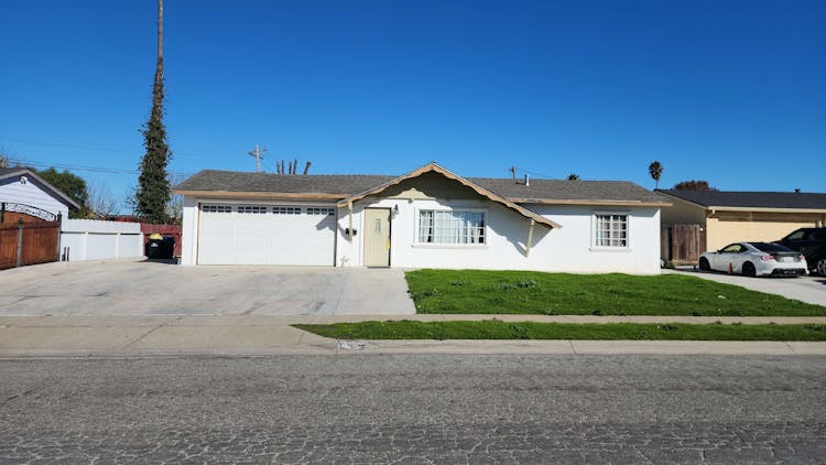 66 Penzance Dr Salinas, CA 93906, Monterey County