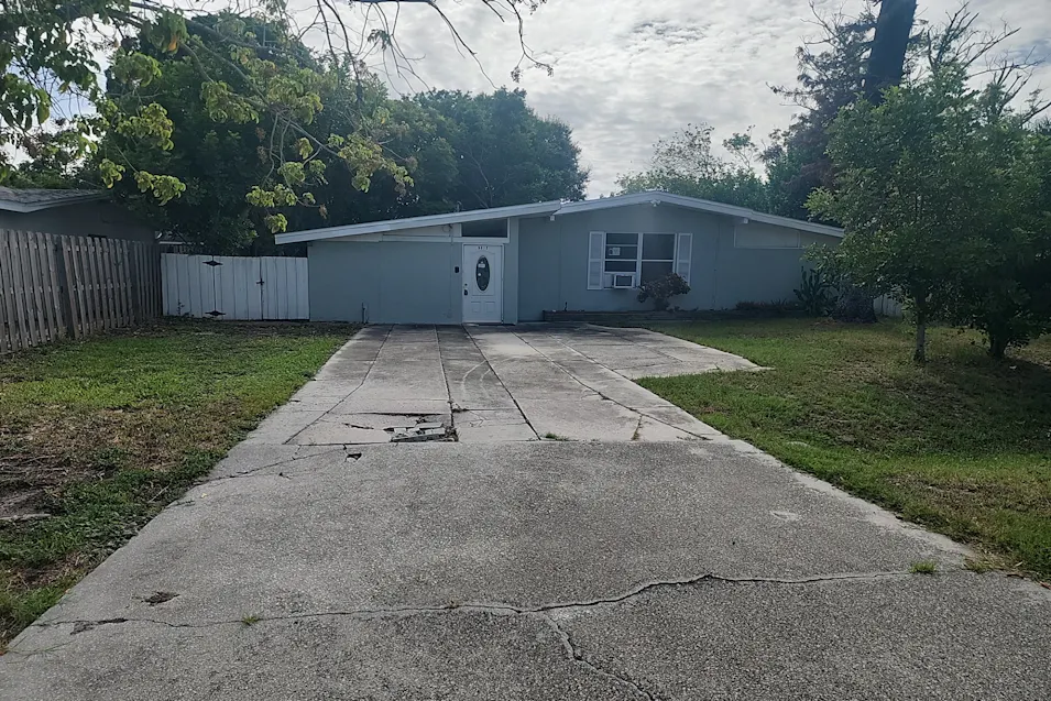 5812 16th St W Bradenton, FL 34207, Manatee County