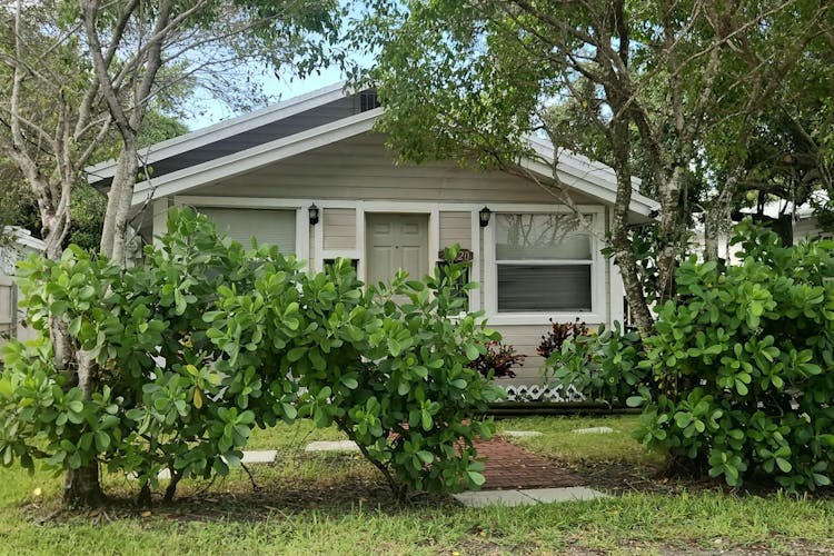 3820 Oak Ave Miami, FL 33133, Miami-Dade County