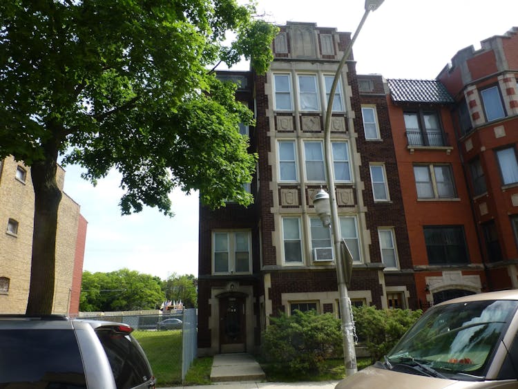 6745 S East End Avenue Chicago, IL 60649, Cook County