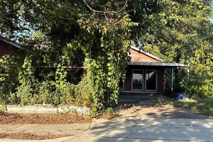 5875 Reed Road Houston, TX 77033, Harris County