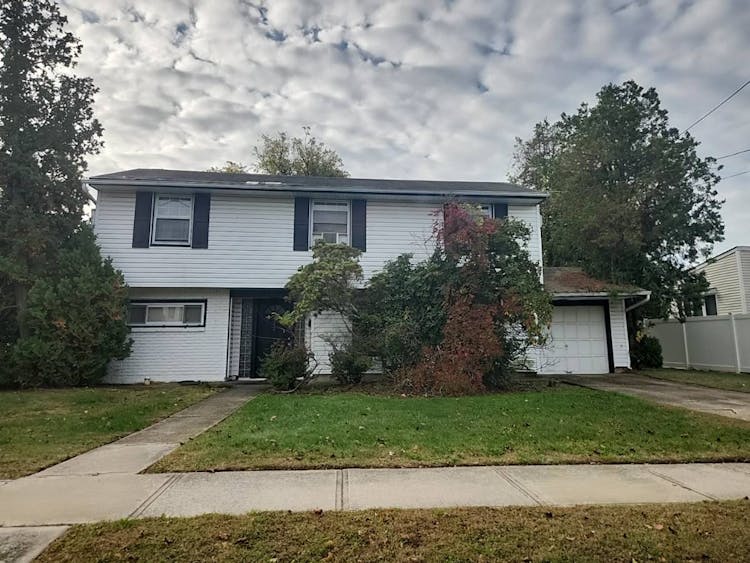 272 North Syracuse Massapequa, NY 11758, Nassau County