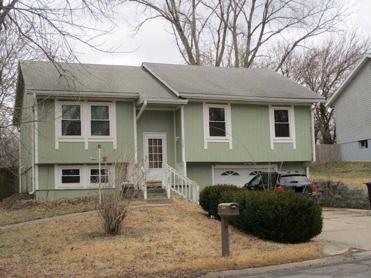 506 N Main St Clinton, MO 64735, Henry County