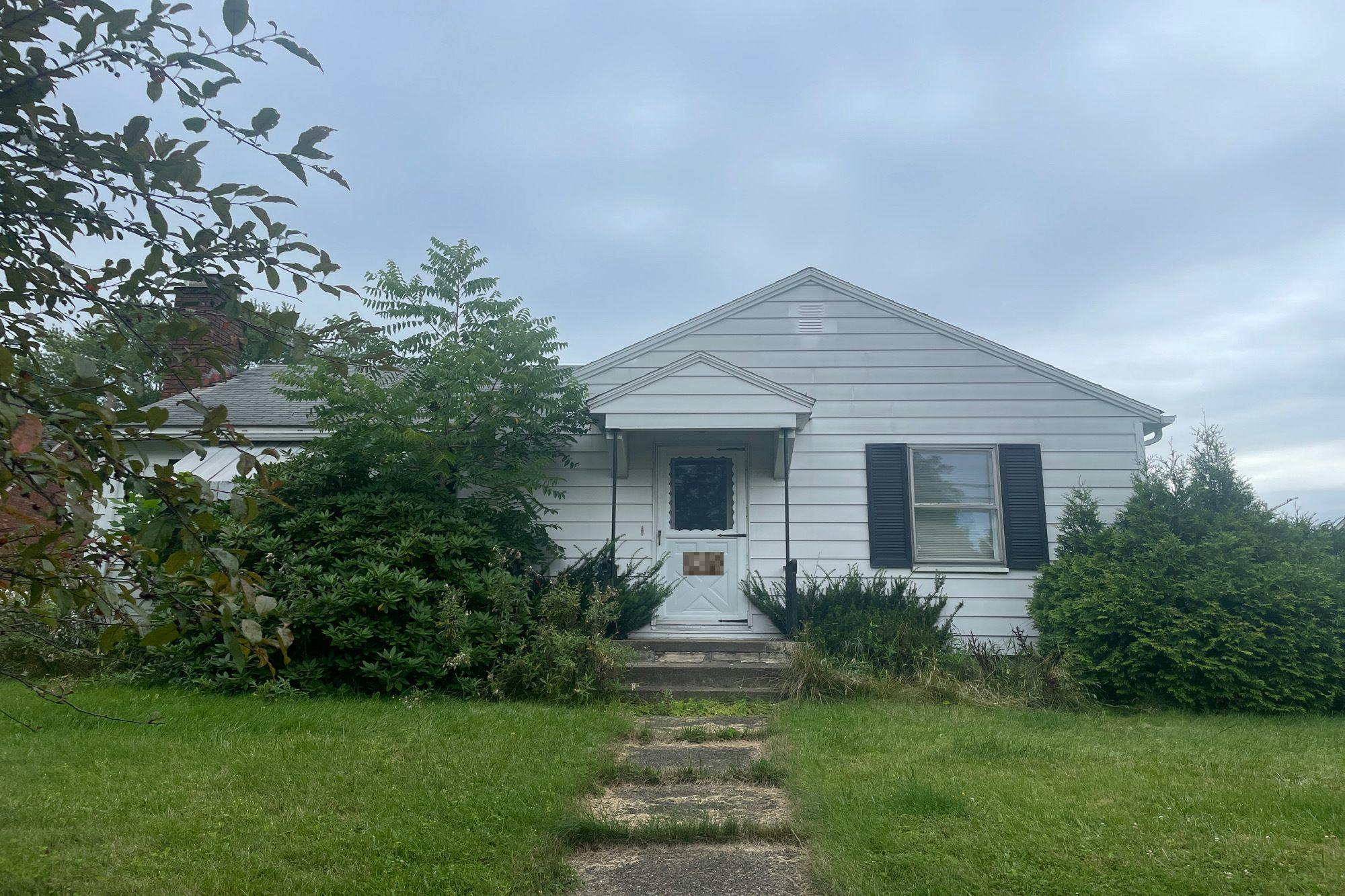 Ridgeway Ave, Grove City, PA 16127