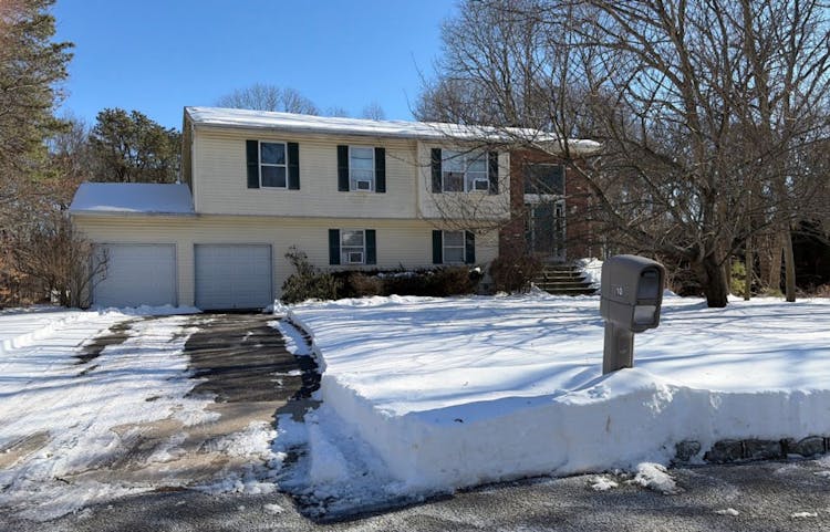 10 Woodbrook Circle Holtsville, NY 11742, Suffolk County
