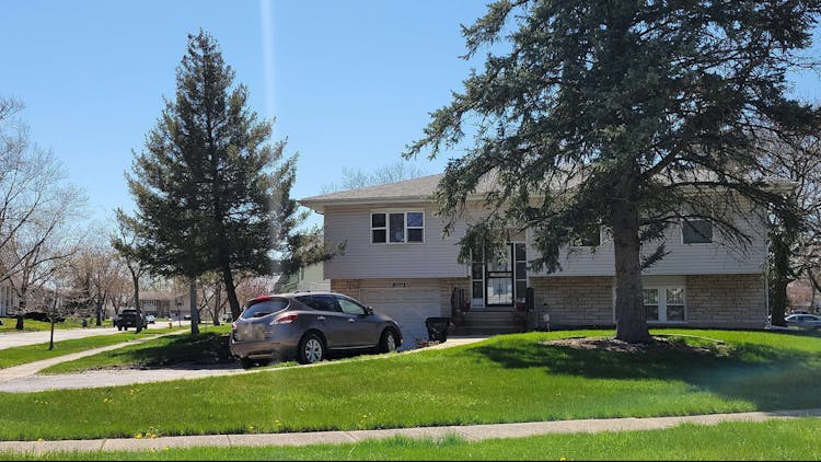 17000 Pine Court Hazel Crest, IL 60429, Cook County