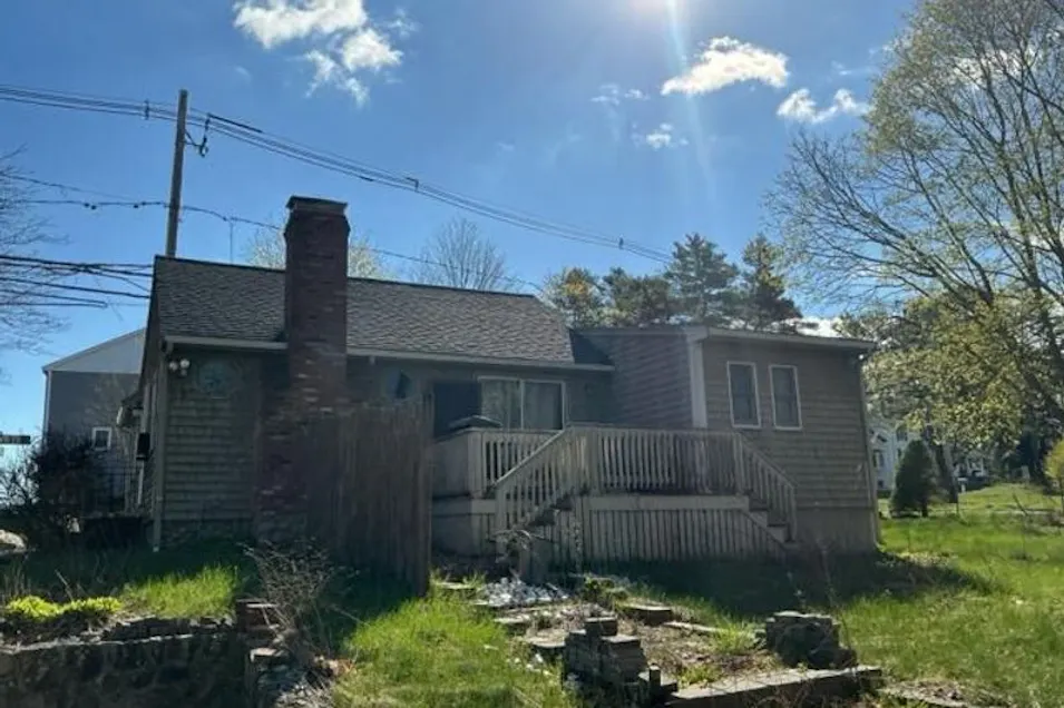 831 South Ave Whitman, MA 02382, Plymouth County