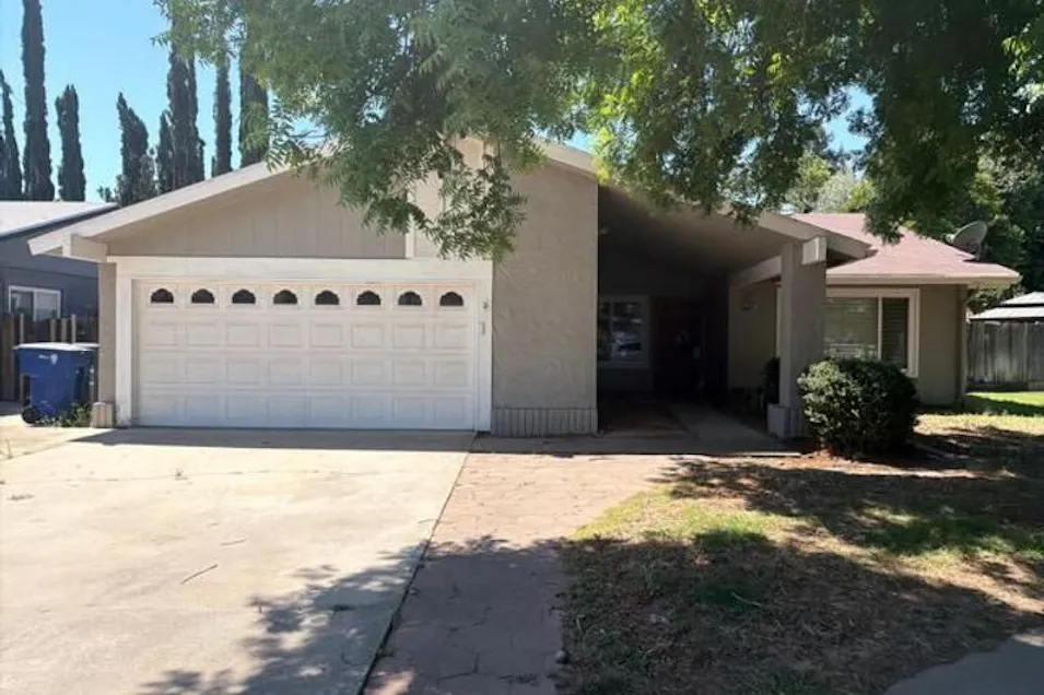 271 W Paul Ave Fresno, CA 93704, Fresno County