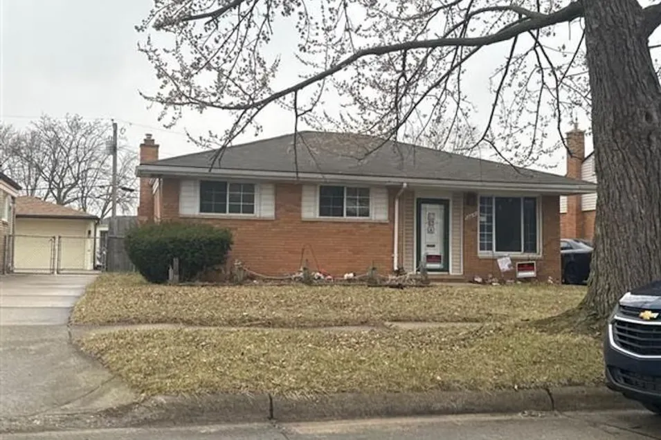 15251 Elderwood St Roseville, MI 48066, Macomb County