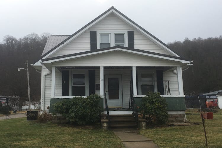 412 6th St Saint Marys, WV 26170, Pleasants County