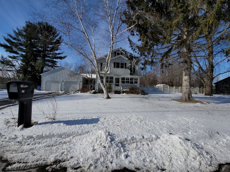 38 Clyde Ave, West Springfield, MA, 01089, USA
