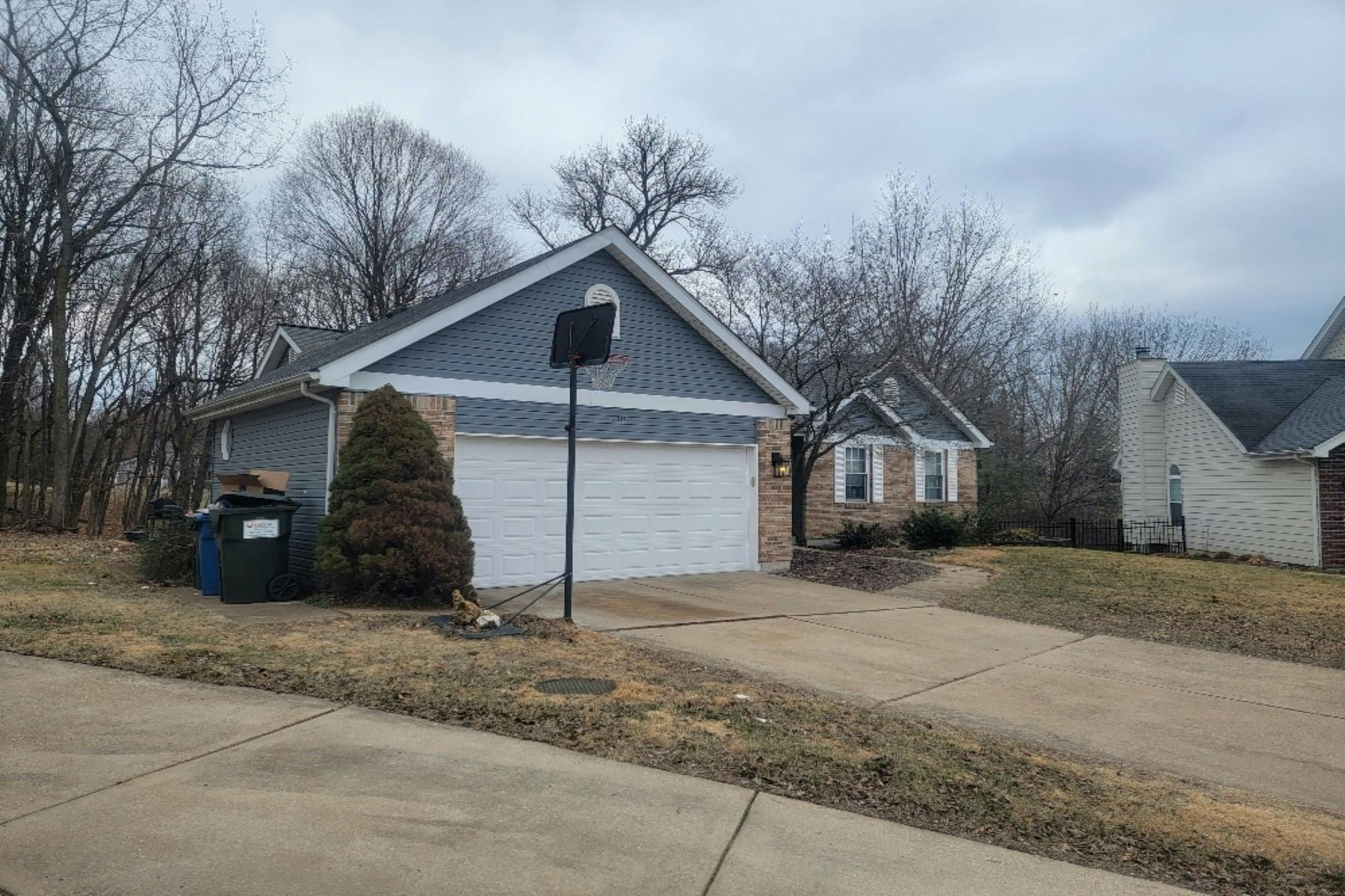 Gifford Ct, Florissant, MO 63031