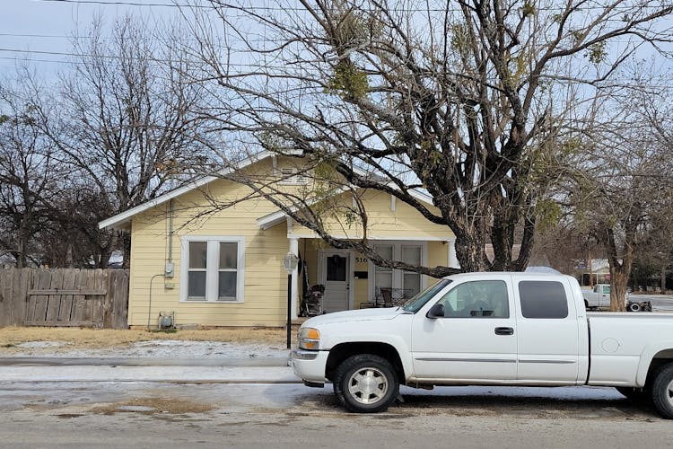 516 E Gilbert Street Henrietta, TX 76365, Clay County