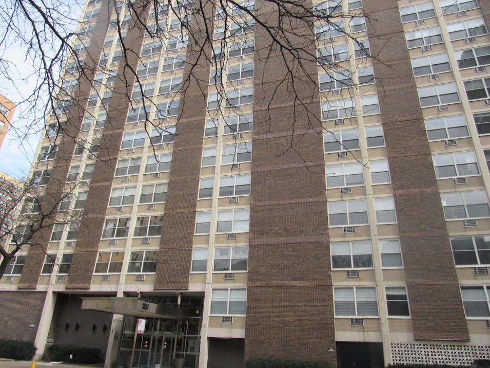 3033 N Sheridan Rd Apt 403 Chicago, IL 60657, Cook County