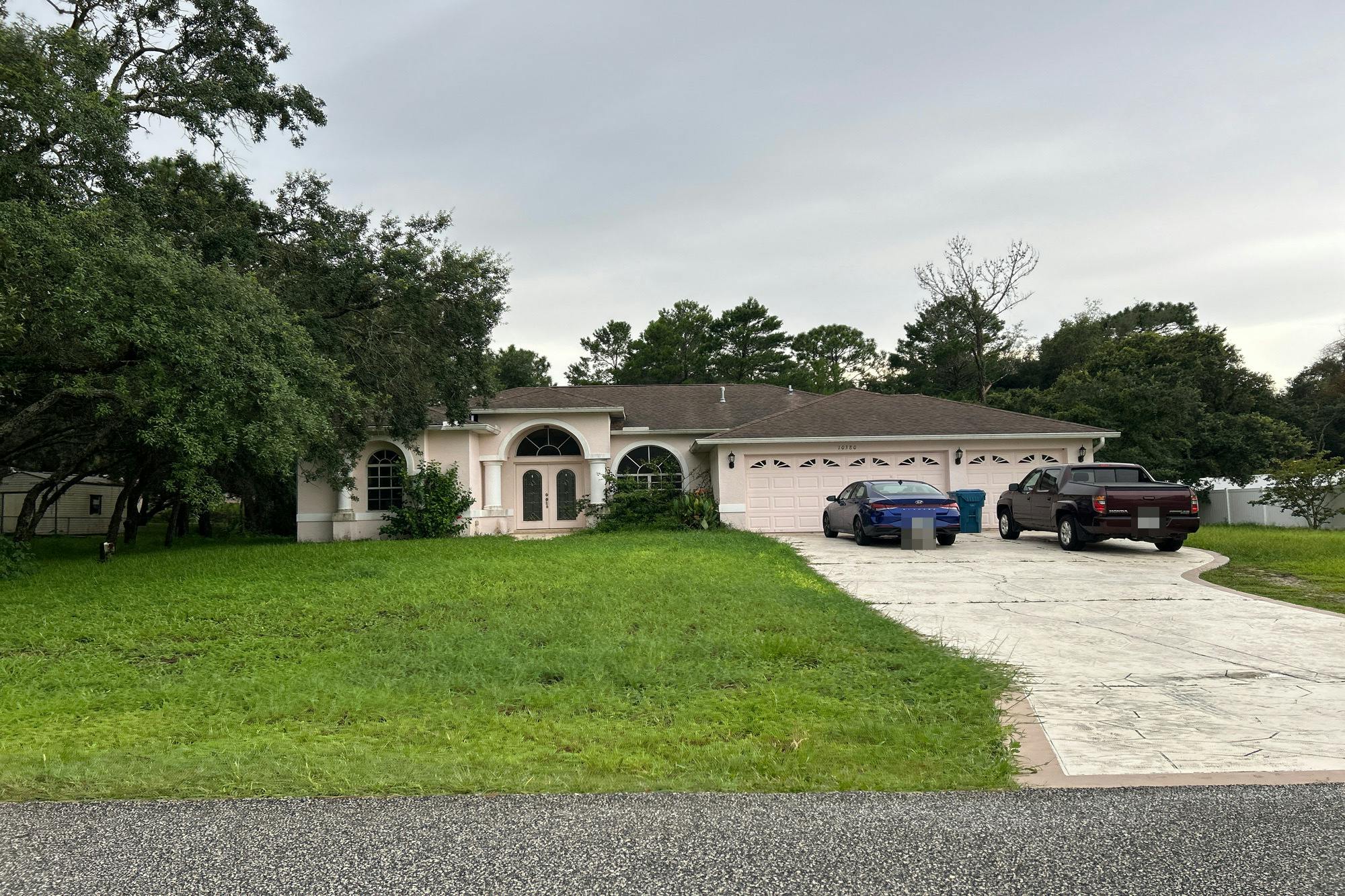 Calico Warbler Ave, Weeki Wachee, FL 34613