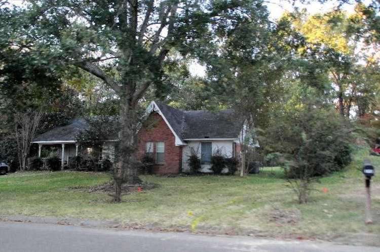 208 Trailwood Dr Clinton, MS 39056, Hinds County