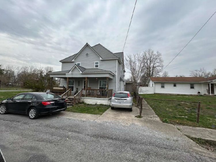 208 Oak St Carrier Mills, IL 62917, Saline County