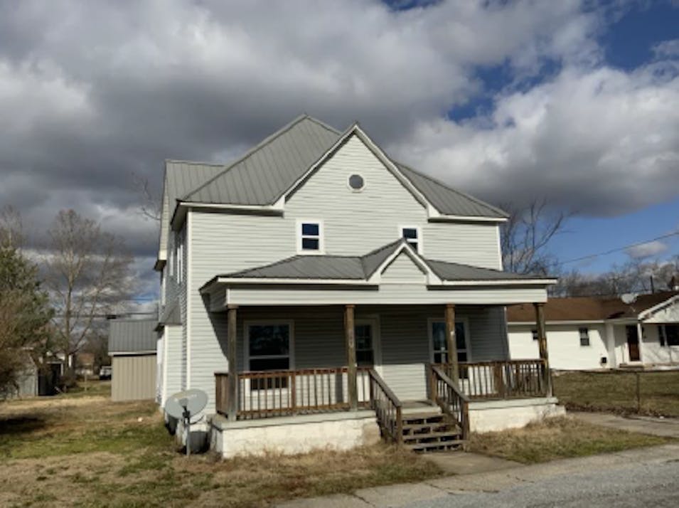 208 Oak St Carrier Mills, IL 62917, Saline County