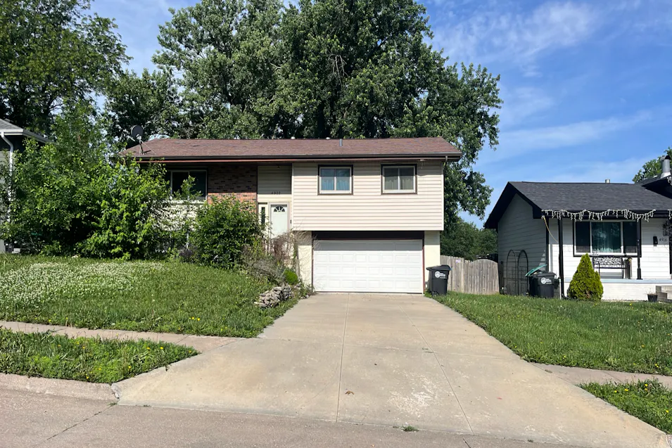 4922 S 91st St Omaha, NE 68127, Douglas County
