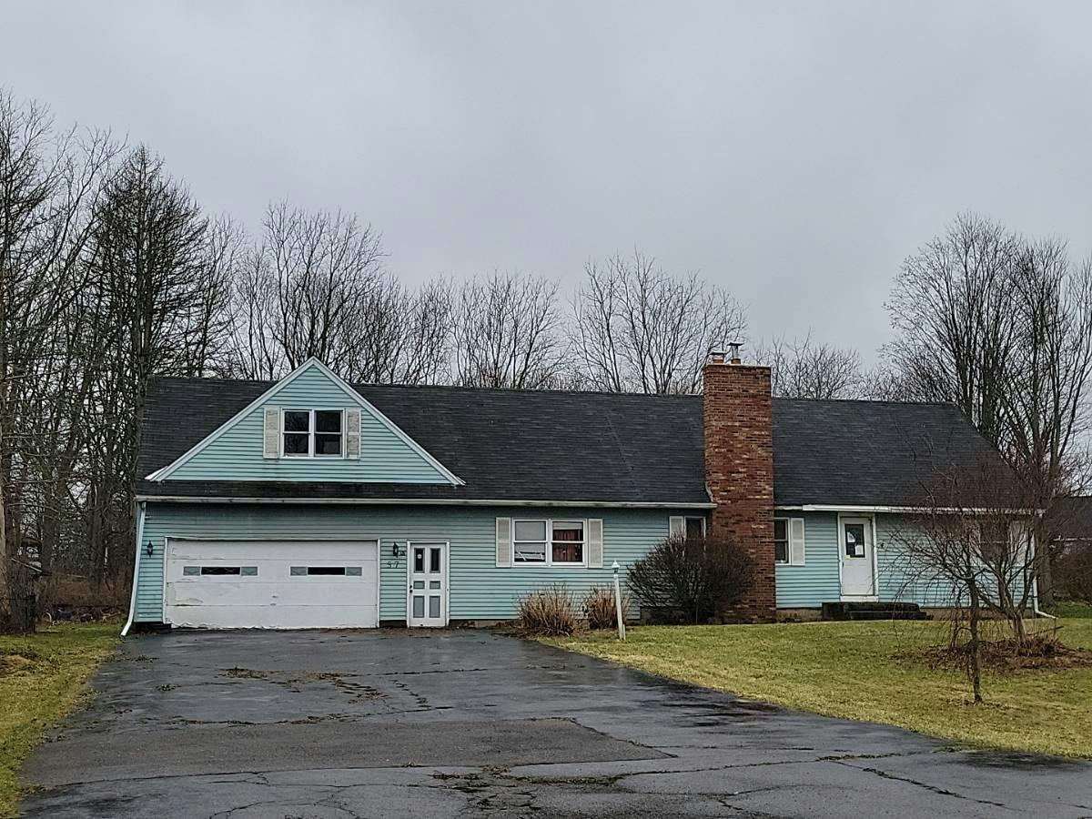 Sunnyside Ln, North Chili, NY 14514