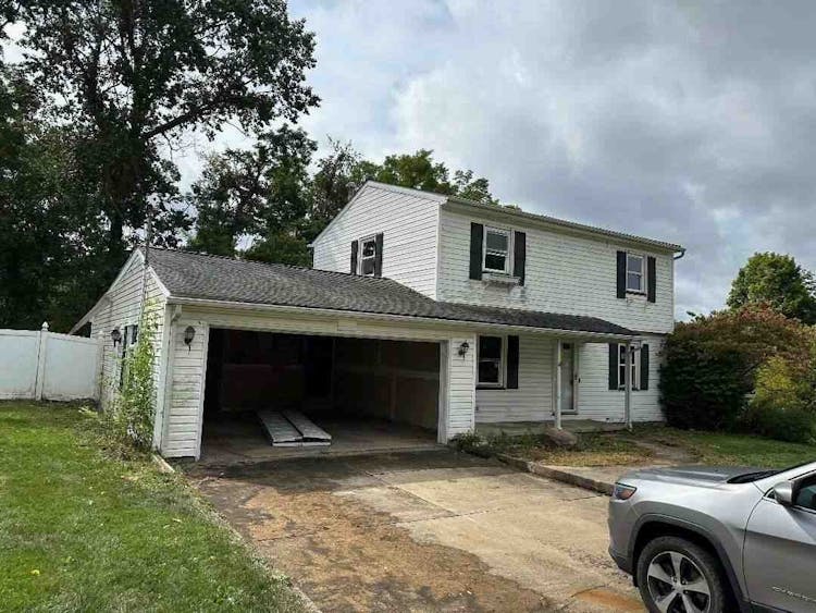 105 Fairview Dr Cortland, OH 44410, Trumbull County