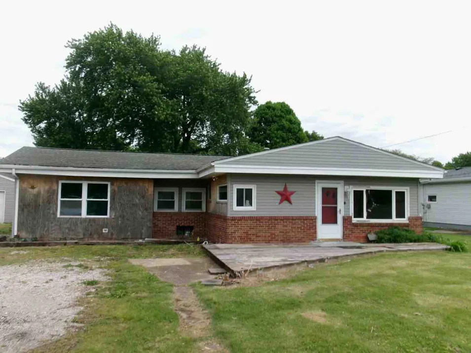1209 Main St South Roxana, IL 62087, Madison County
