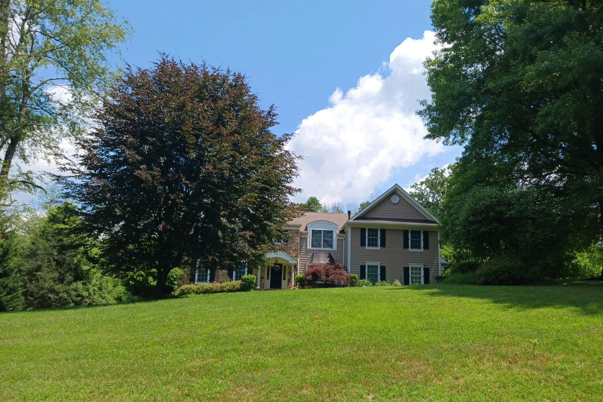 Nicole Dr, Newtown Square, PA 19073